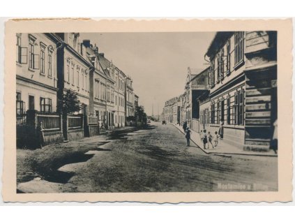 65 - Teplicko, Hostomice u Bíliny, oživená ulice...