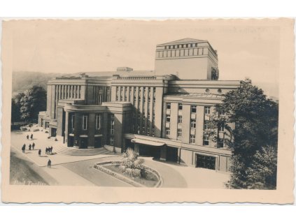 65 - Teplice, Šanov, oživená partie před městským divadlem, 1947