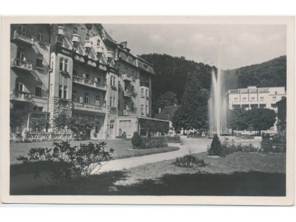 Slovensko, Trenčianské Teplice, partie u Grand Hotelu, Grafo Čuda, 1935