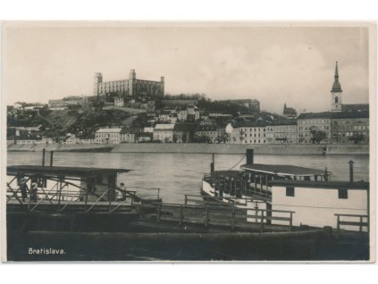 Slovensko, Bratislava, partie z břehu Dunaje s pohledem na město, 1931