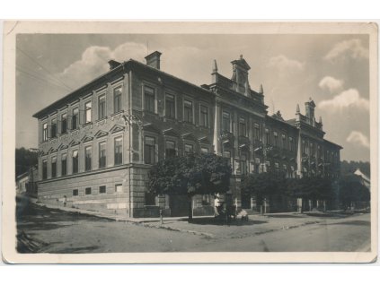 70 - Orlickoústecko, Kyšperk - Letohrad, oživená partie před školou, 1934