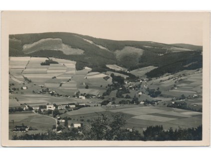 57 - Rychnovsko, Deštné, celkový pohled na obec, cca 1951