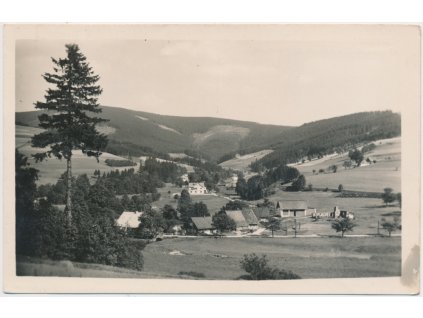 57 - Rychnovsko, Deštné, Orlické hory, pohled na obec...