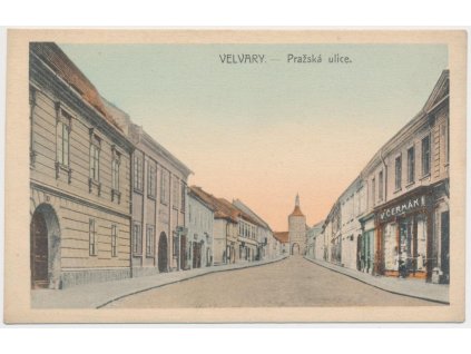 27 - Kladensko, Velvary, Pražská ulice, obchod V. Čermáka, cca 1920