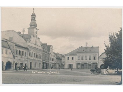 57 - Rychnov nad Kněžnou, oživené náměstí, cca 1925