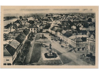 40 - Nymbursko, Lázně Poděbrady, pohled na náměstí a část města, 1944