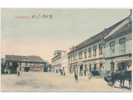 27 - Kladensko, Unhošť, oživené náměstí, koňský povoz, cca 1909