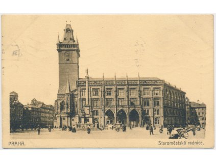 49 - Praha, oživená partie před Staroměstskou radnicí, cca 1913