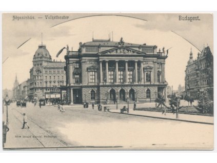 Maďarsko, Budapest, oživená partie před divadlem, cca 1898