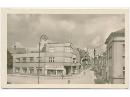 66, Trutnovsko, Dvůr Králové nad L., partie před prodejnou Kovomat, 1952