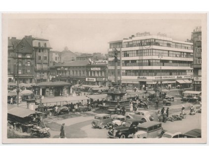 43 - Ostrava, Moravská Ostrava, oživené Hlavní náměstí, cca 1943