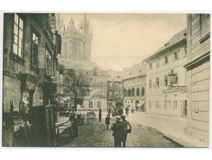 49 - Praha, Týnský dvůr, oživená partie, Nakl. K. Bellmann, cca 1910