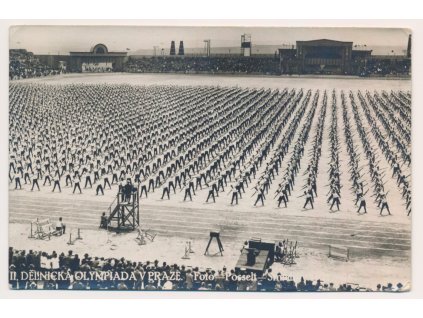 49 - Praha, II. dělnická olympiáda, cvičenci na stadionu,  cca 1925