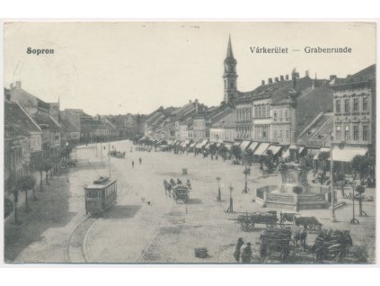 Maďarsko, Sopron, Várkerület, oživené náměstí s tramvají, cca 1916