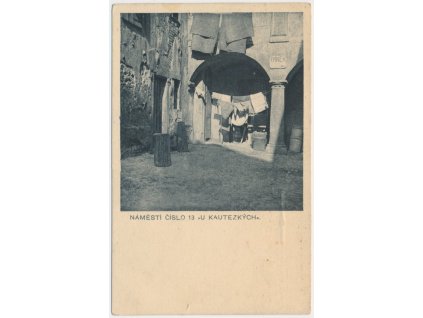47 - Plzeň, "Plzeňské dvory a dvorečky", Náměstí č. 13 - U Kautezkých, cca 1930