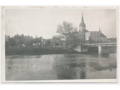 58 - Semilsko, Přepeře, partie u Jizery s pohledem na kostel, cca 1938