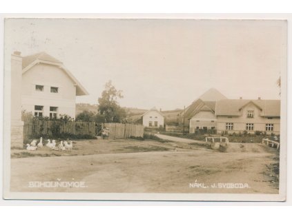 29 - Kolínsko, Bohouňovice, partie z návsi, nákl. J. Svoboda, cca 1930
