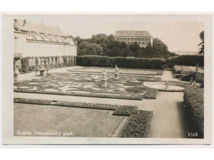 54 - Příbramsko, Dobříš, partie z francouzského parku, cca 1939