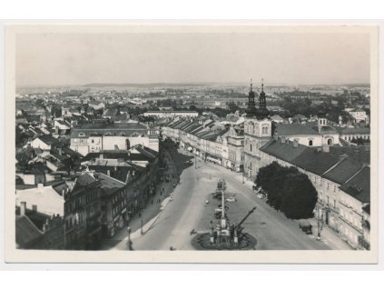19 - Hradec Králové, celkový pohled na město, Grafo Čuda, cca 1945