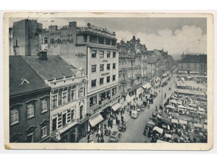 47 - Plzeň, Náměstí Republiky, lidé, trhy..., cca 1937