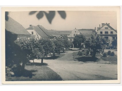 22 - Jičínsko, Pecka, náměstí s hotelem Roubal, Grafo Čuda, cca 1940
