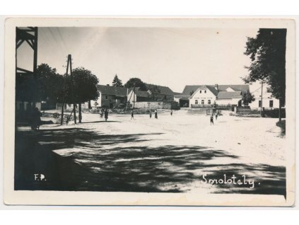 54 - Příbramsko, Smolotely, oživená partie z návsi, cca 1935