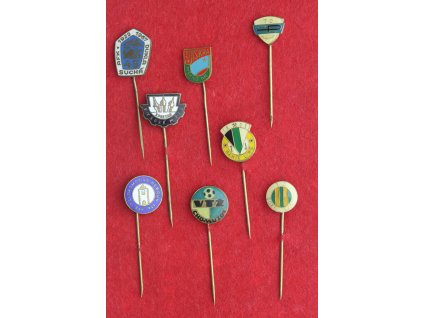 ČSSR, kopaná, 8 ks klubových odznaků na jehlách, mj. Dukla Suchá, stavy 1/1