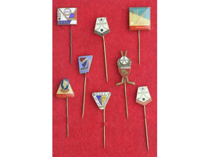 ČSSR, hokej, 8 ks klubových odznaků na jehlách, mj. Tesla Pardubice, stavy 1/1