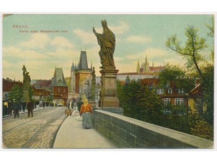 49 - Praha, oživená partie z Karlova mostu, Mostecké věže, cca 1908