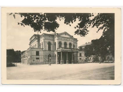 08 - Cheb, partie před Městským divadlem, cca 1948