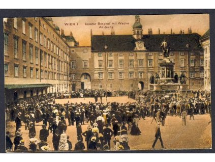 Österreich, Wien, Innerer Burghof mit Wache-Ablösung, cca 1915