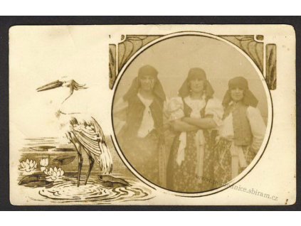 Koláž, ženy v krojích, ca 1910