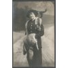 Žena s kloboukem a kožešinou, ca 1910