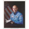 Thornton Edgar William (1929), americký astronaut, portrétové foto, podpis