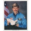 Spring Sherwood (1944), americký astronaut, portrétové foto, podpis