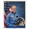 Nelson George (1950), americký astronaut, portrétové foto, podpis