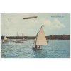 Německo, Wannsee, oživená partie s plachetnicemi na jezeře a vzducholodí, cca 1914