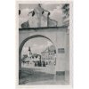 64 - Táborsko, Veselí nad Lužnicí, historická brána na náměstí, cca 1940