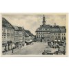 11 - Česká Lípa, oživené náměstí s radnicí, automobily, cca 1940