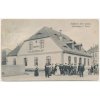 34 - Lounsko, Žatec, Hostinec "Vlastislav", oživená partie před domem besedy, cca 1909