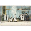25 - Karlovy Vary (Karlsbad), Der neue Sprudel, oživená partie u vřídla, 1906