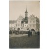 33 - Litoměřice, oživená partie před zřícenou radnicí 9.4.1916, ojedinělé...