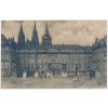 49 - Praha, Pražský hrad, oživená partie před hlavním vjezdem, cca 1923