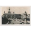 12 - České Budějovice, pohled na oživené náměstí a radnicí, cca 1935