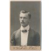 Čechy, portrétové foto mladého muže, atelier Tomáš, rozměr cca 6,5x10cm, cca 1910, stav 1/1