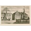 64 - Tábor, oživené náměstí před restaurací Beseda, cca 1950
