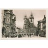 49 - Praha, oživené Staroměstské náměstí, Týnský chrám, automobily, 1940