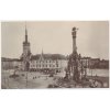 41 - Olomouc, oživené náměstí s radnicí, sloup Nejsvětější Trojice, cca 1906