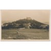 54 - Příbramsko, Vysoký Chlumec, oživená partie s pohledem na hrad, cca 1930