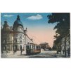 Polsko, Krakov (Kraków), Poczta, oživená ulice s tramvají před poštou, 1915
